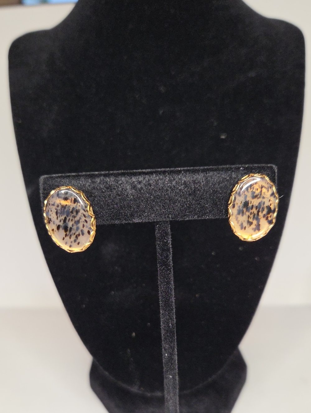Gold-Trim Tortoiseshell Or Speckled Print Oval Cabochon Stud Earrings